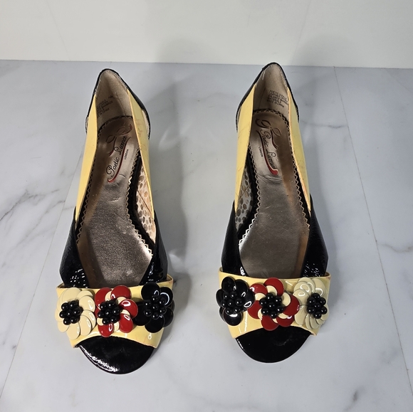 Poetic License London Open Toed Retro Design Leather Flowered Flats. 7.5 - Picture 3 of 8